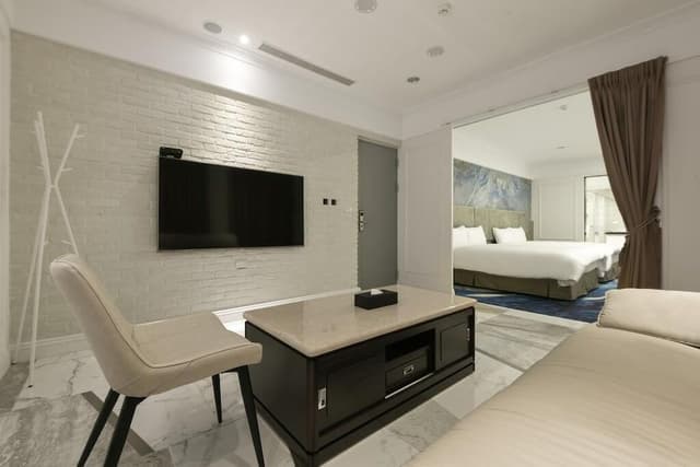 Deluxe Quadruple Room, Bathtub