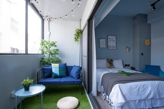 Double Room (C.E)
