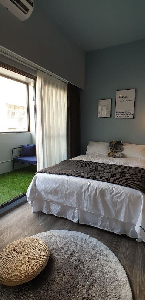 Double Room (C.E)