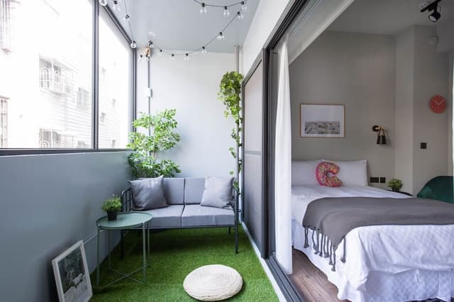 Double Room (C.E)