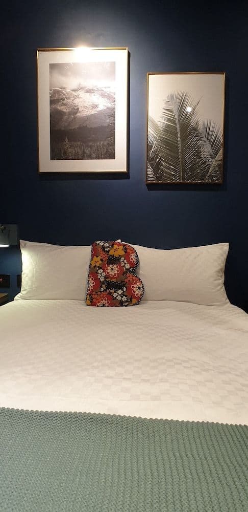 Double Room (B)