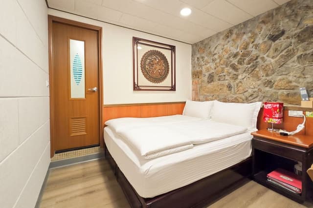 Signature Double Room (101)