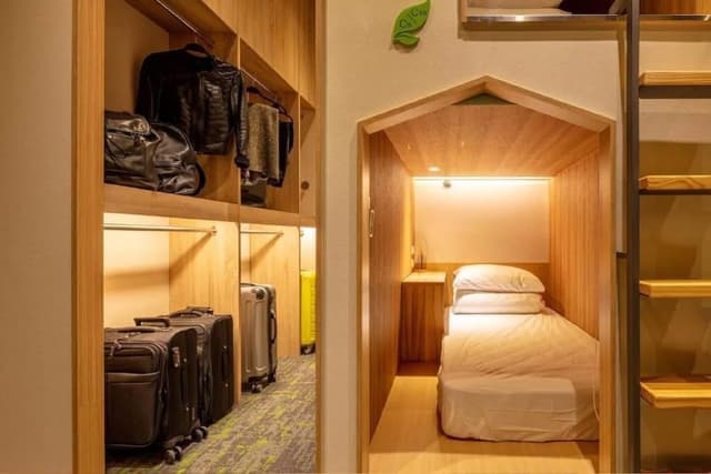 Classic Shared Dormitory, Women only