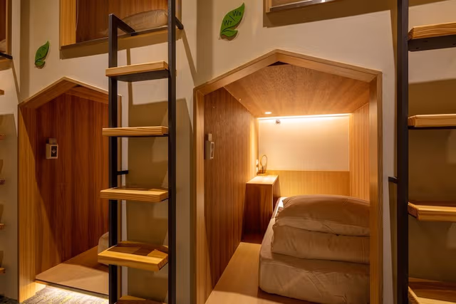 Classic Shared Dormitory, Women only