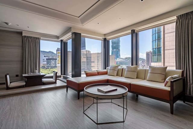 Hanns Suite