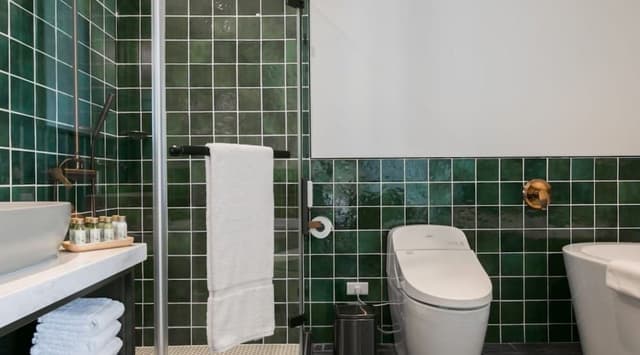 Deluxe Quadruple Room, 2 Double Beds, Non Smoking, Bathtub (No view)