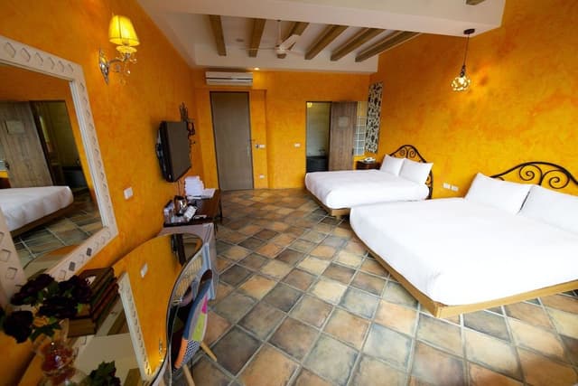 Deluxe Quadruple Room, Bathtub