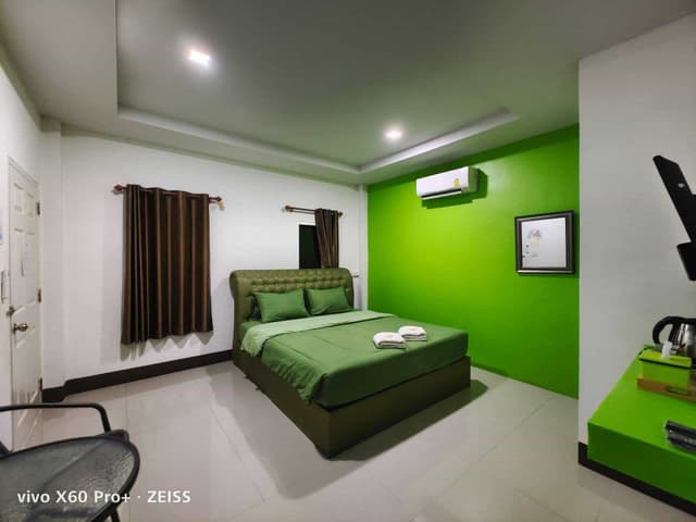 King Room 6 ft