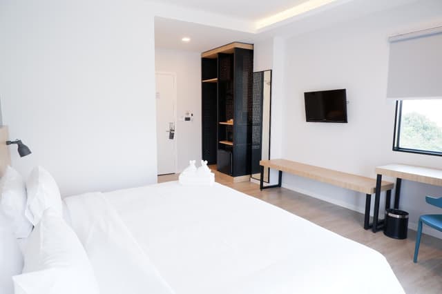 Deluxe Corner King Room