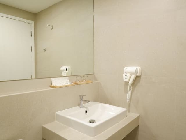 Deluxe Corner Twin Room