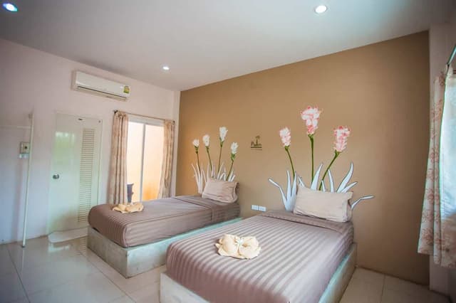 Standard Twin Room