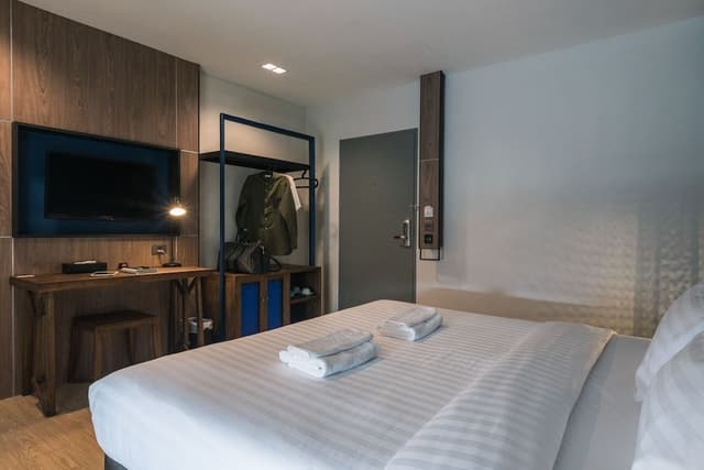 Deluxe Double Bed