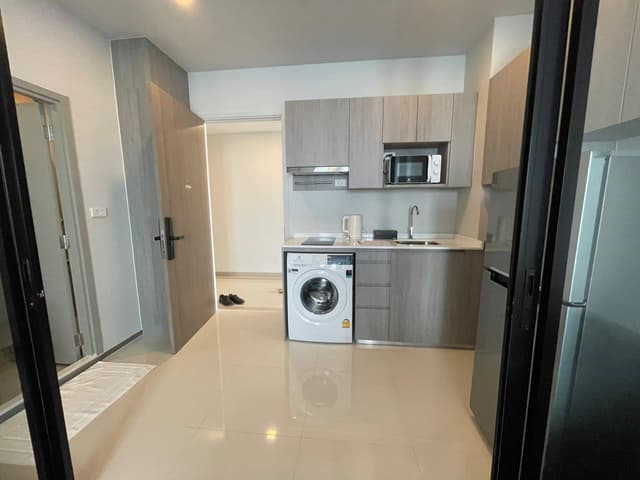 Studio Double Room for Khun Phuchong Suwapong only