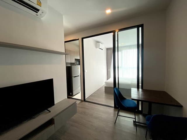 One Bedroom for Khun Palita Only