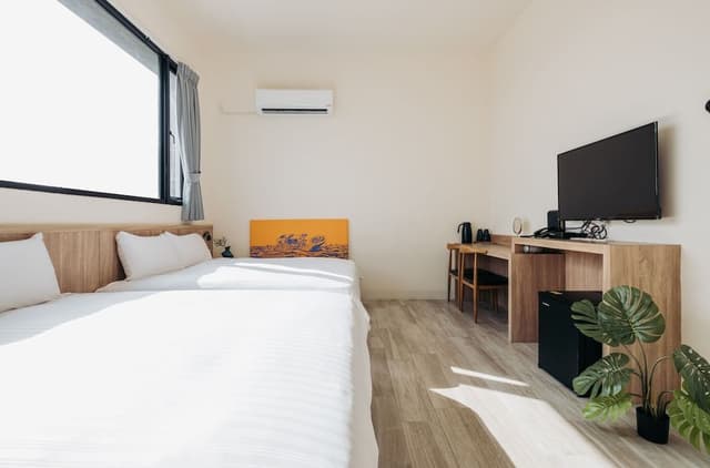 Family Room, 2 Bedrooms