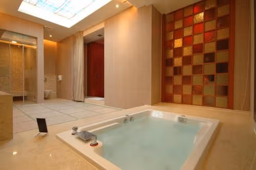 Fashion Suite - Check-In After 8:00 PM