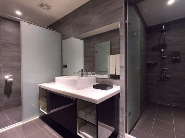 Deluxe Quadruple Room, Multiple Beds, Bathtub