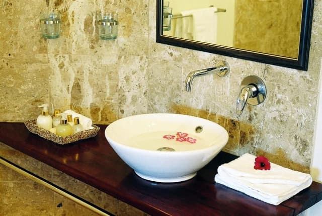 Luxury Double Room with Sea View - Ground Floor