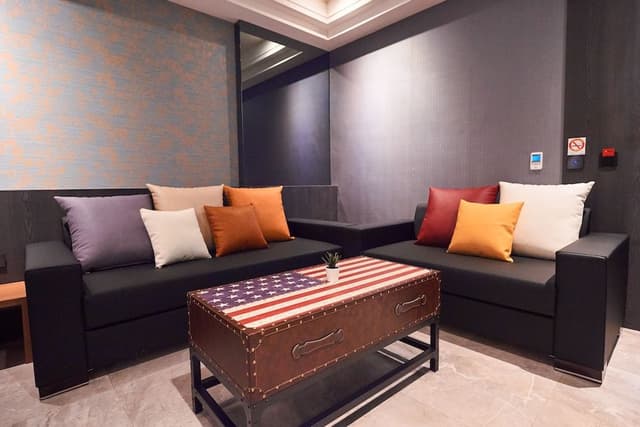 Six-person room
