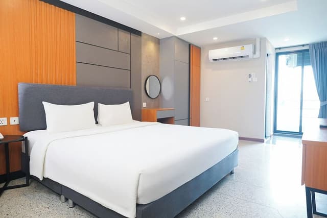 Junior Room, 1 Bedroom, Non Smoking, City View