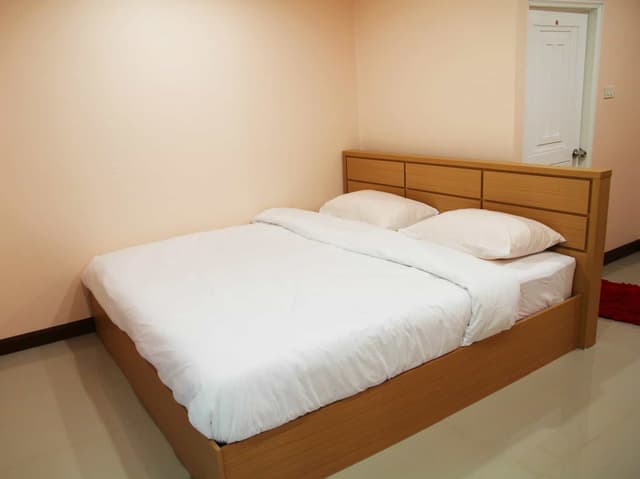 Standard Room (double bed only)
