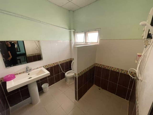 Phase 1 Semi-Detached House Twin Room