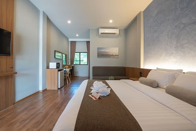 Suite, 1 Double Bed, Garden View
