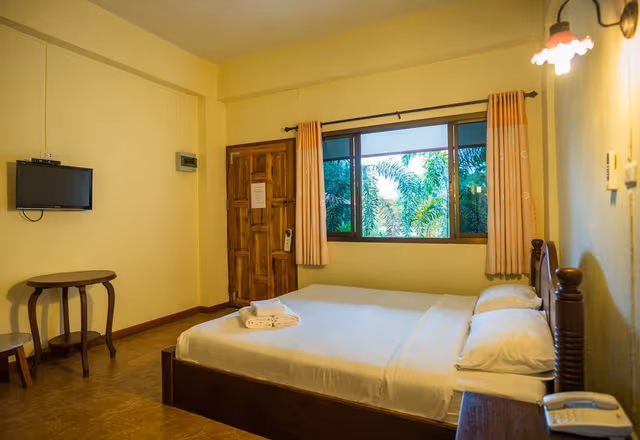 Double Room (Building)