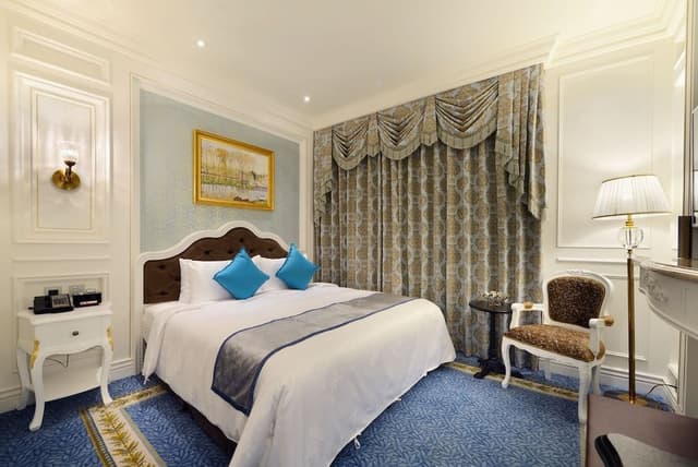 Deluxe Double Room(No extra bed,Accept 1 child each room:0-5Y stay free;6-11Y NTD700 at front desk)