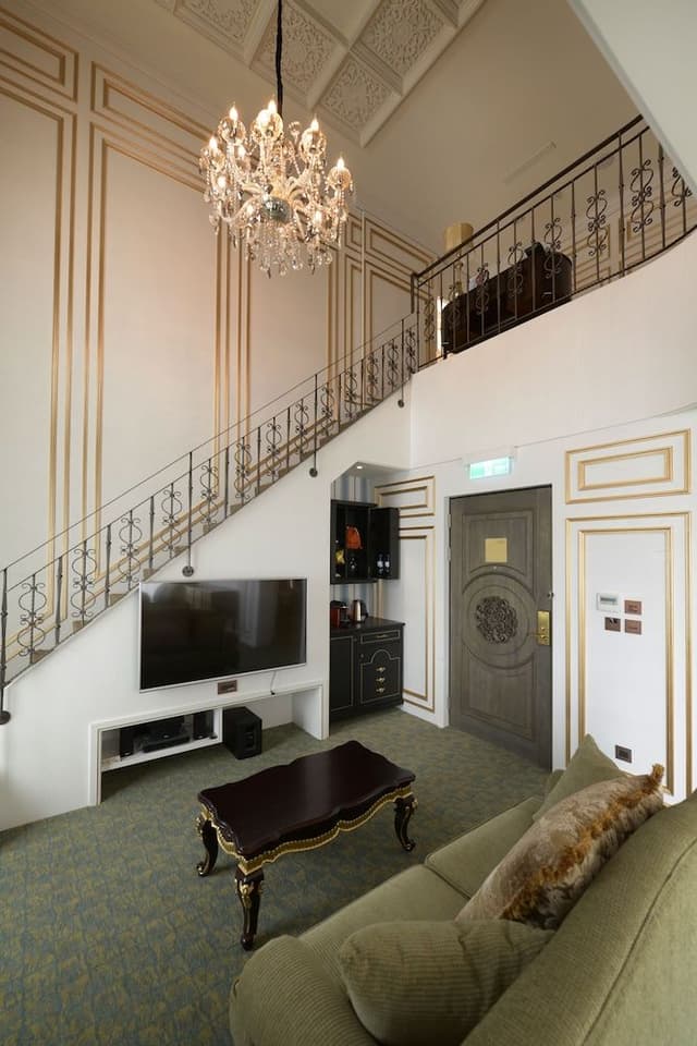 Suite(No extra bed;Accept 1 child each room:0-5Y stay free;6-11Y NTD700 at front desk)
