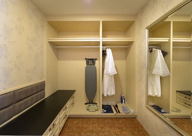 Suite(No extra bed;Accept 1 child each room:0-5Y stay free;6-11Y NTD700 at front desk)