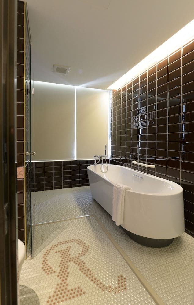 Executive Double Room(No extra bed;Accept 1 child each room:0-5Y stay free;6-11Y NTD700 at front des