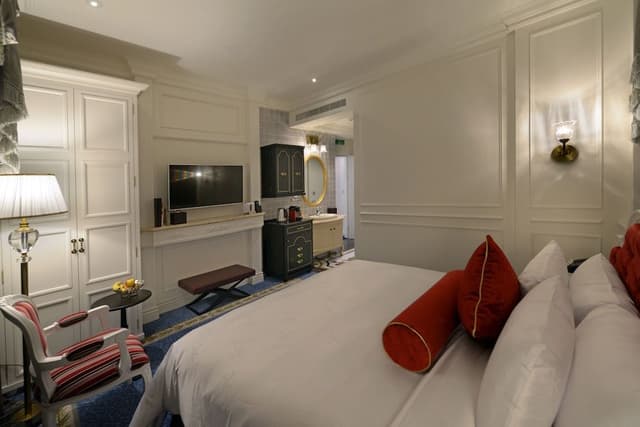 Deluxe Double Room(No extra bed,Accept 1 child each room:0-5Y stay free;6-11Y NTD700 at front desk)