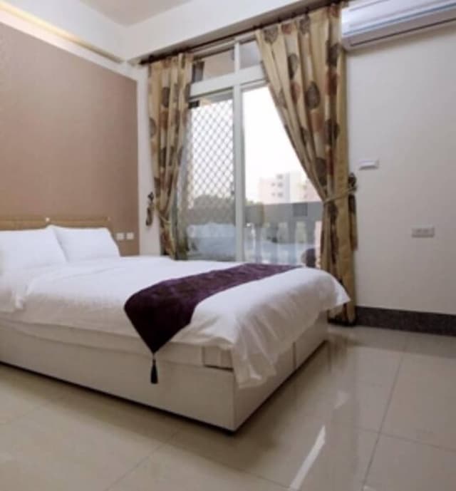 Deluxe Double Room (301, 201)