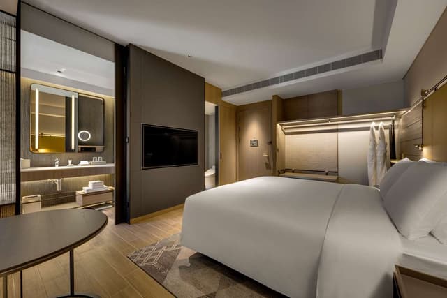 KING GUEST ROOM