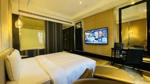 Deluxe Double with Bathtub