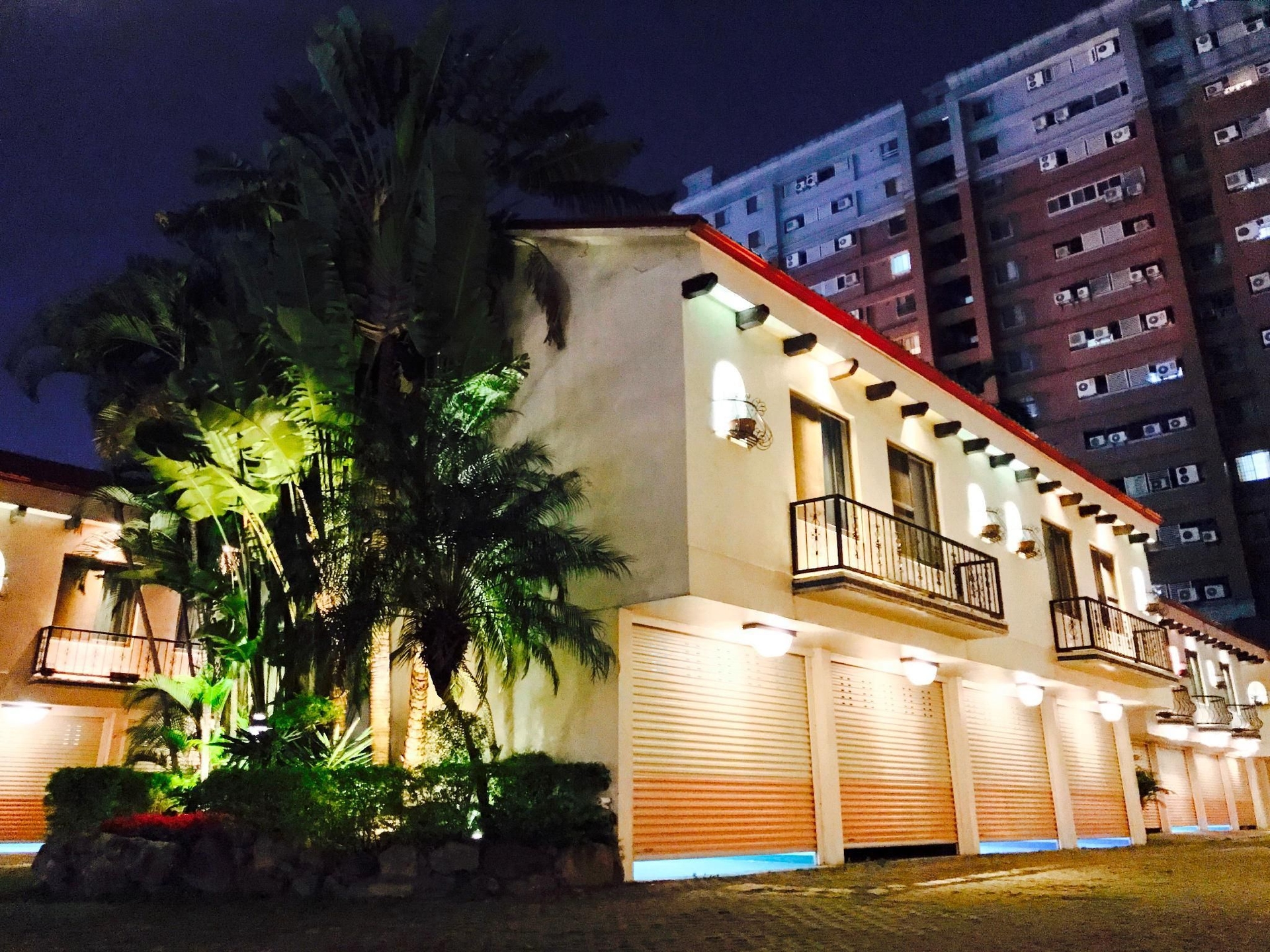 โรงแรมเจน เอร์ (Jane Eyre Motel)1