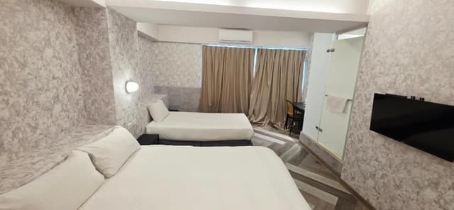 Triple Room with Window