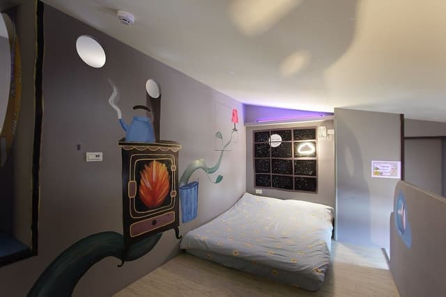Deluxe Room (6-Person)