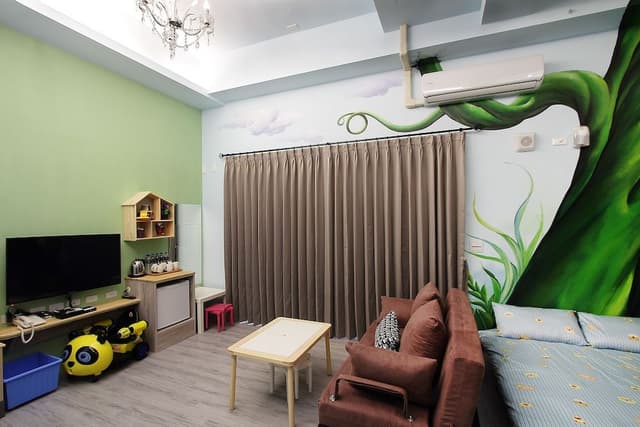 Family Room (6-Person)