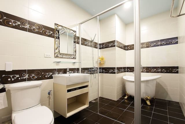 Deluxe Room (6-Person)