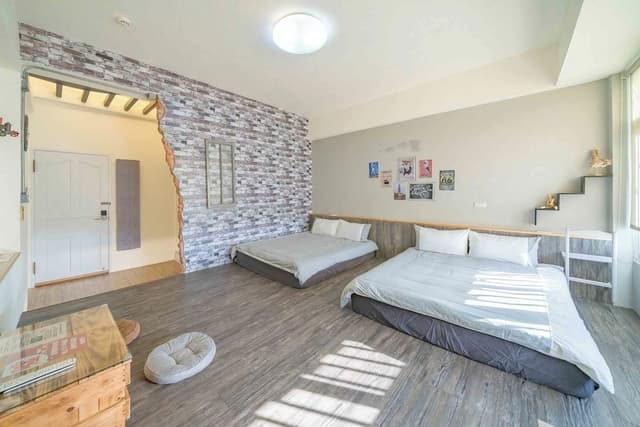 Standard Quadruple Room (Red)