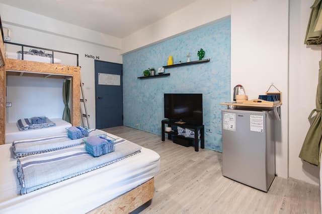 Dormitory Room (6 Adults)
