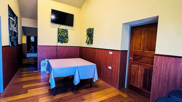 Viewing leaves for 12 people