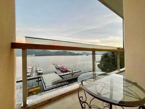 Lake View Room
