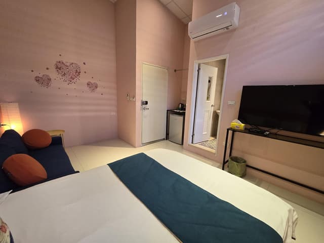 Deluxe Double Room with Air Conditioning