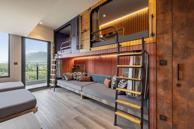 The Moment BFF 6-Person Room