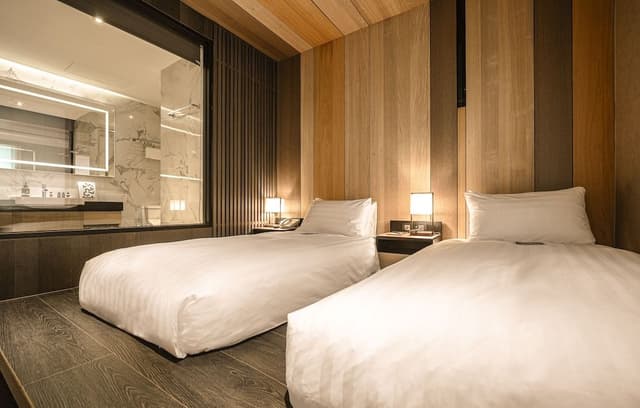 Superior Double or Twin Room, Bathtub