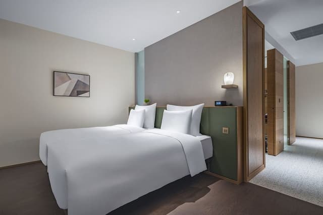 Corner Twin Room