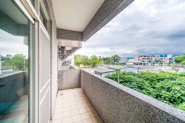 Twin Room, Balcony